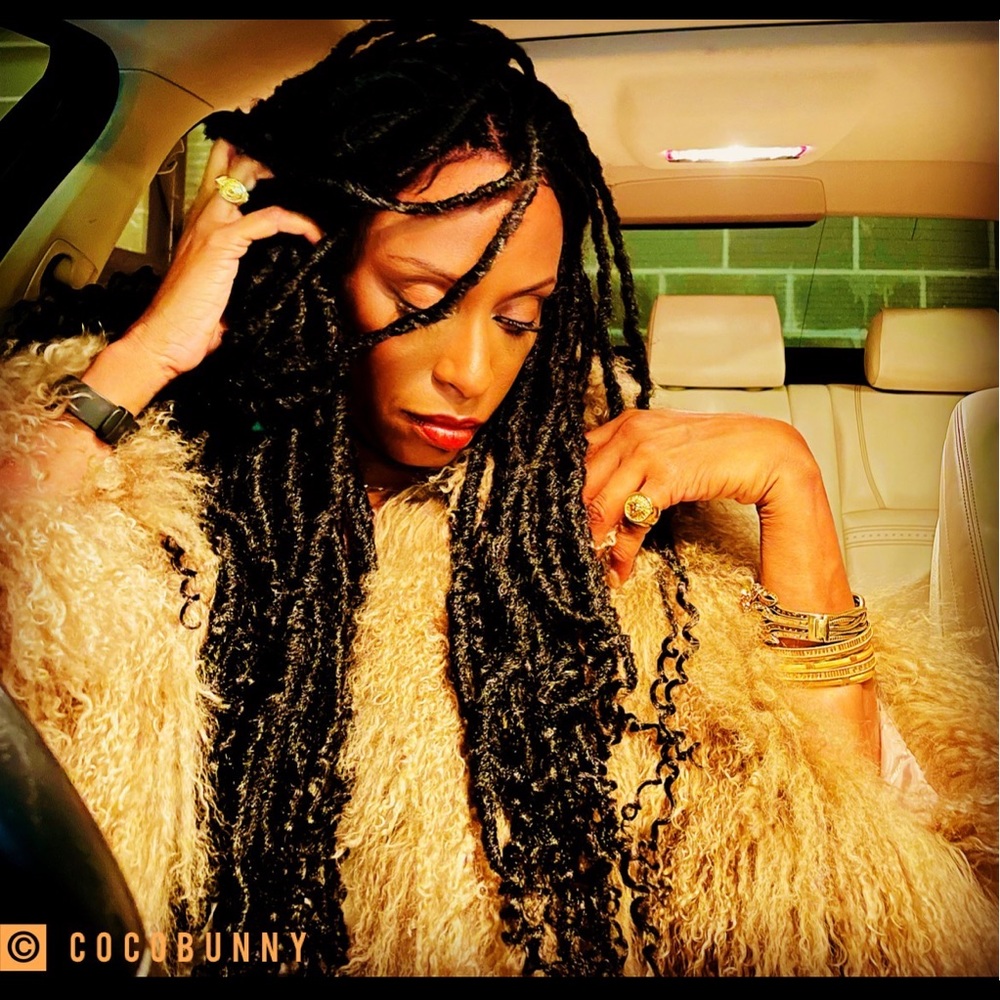 Meet your Posher, Ebony